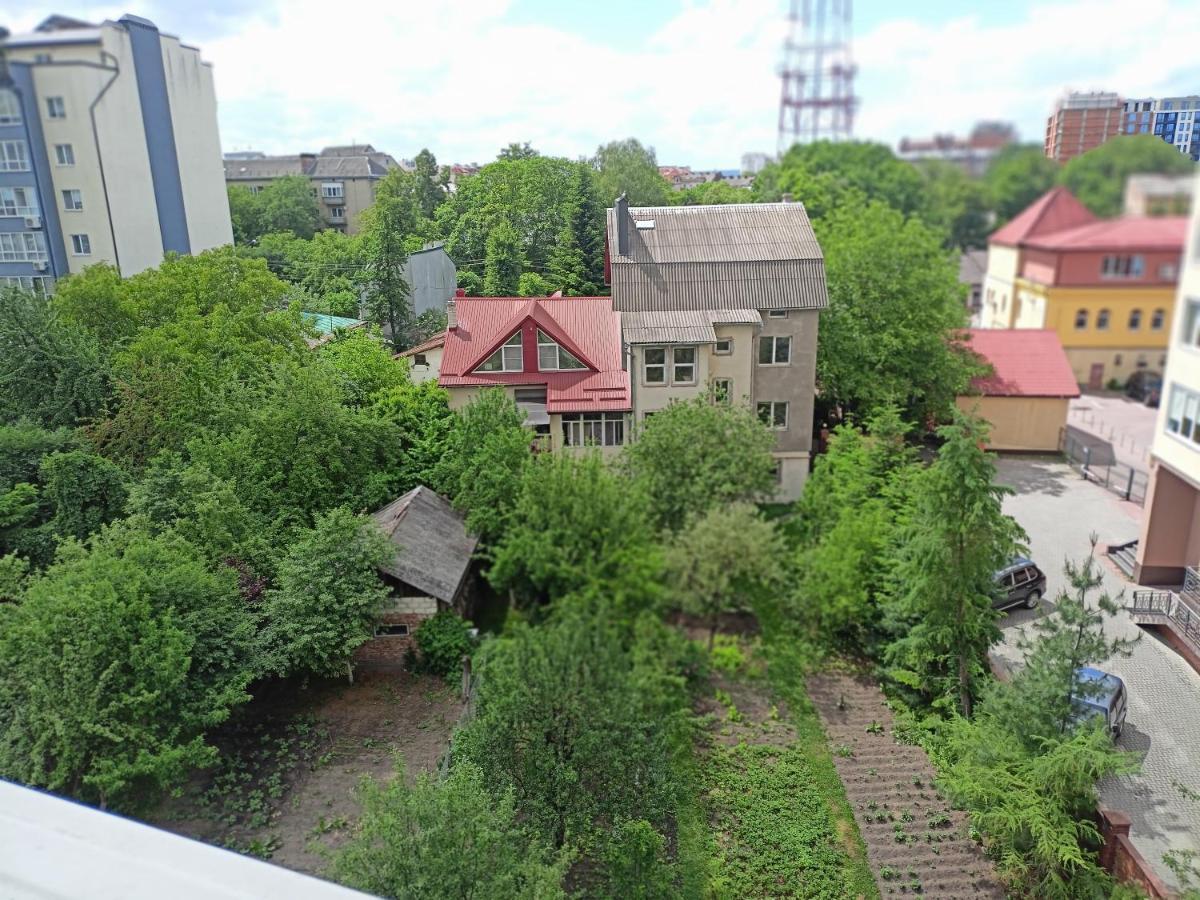 In Center With Jacuzzi Apartment Ivano-Frankivsk