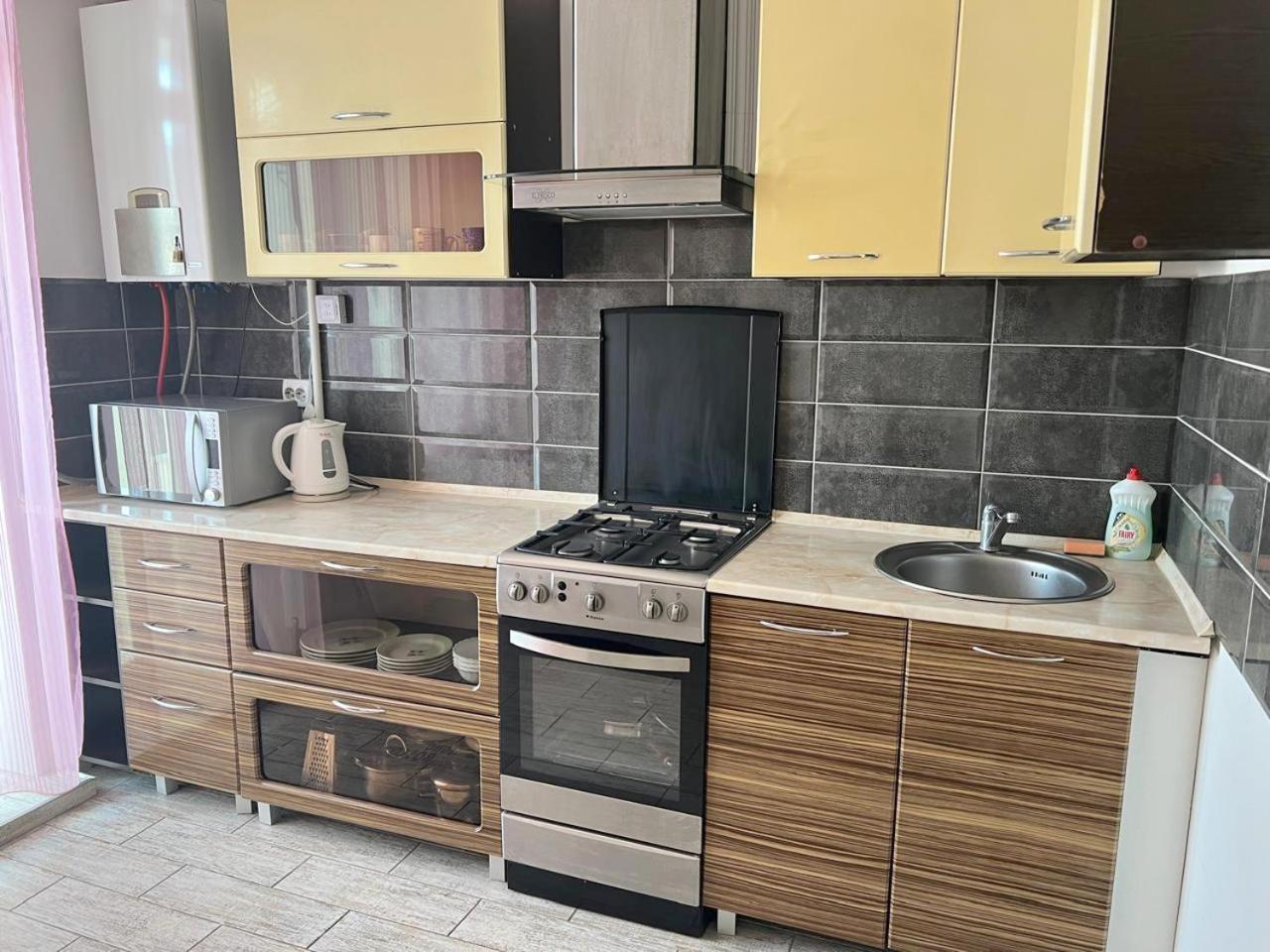 In Center With Jacuzzi Apartment Ivano-Frankivsk