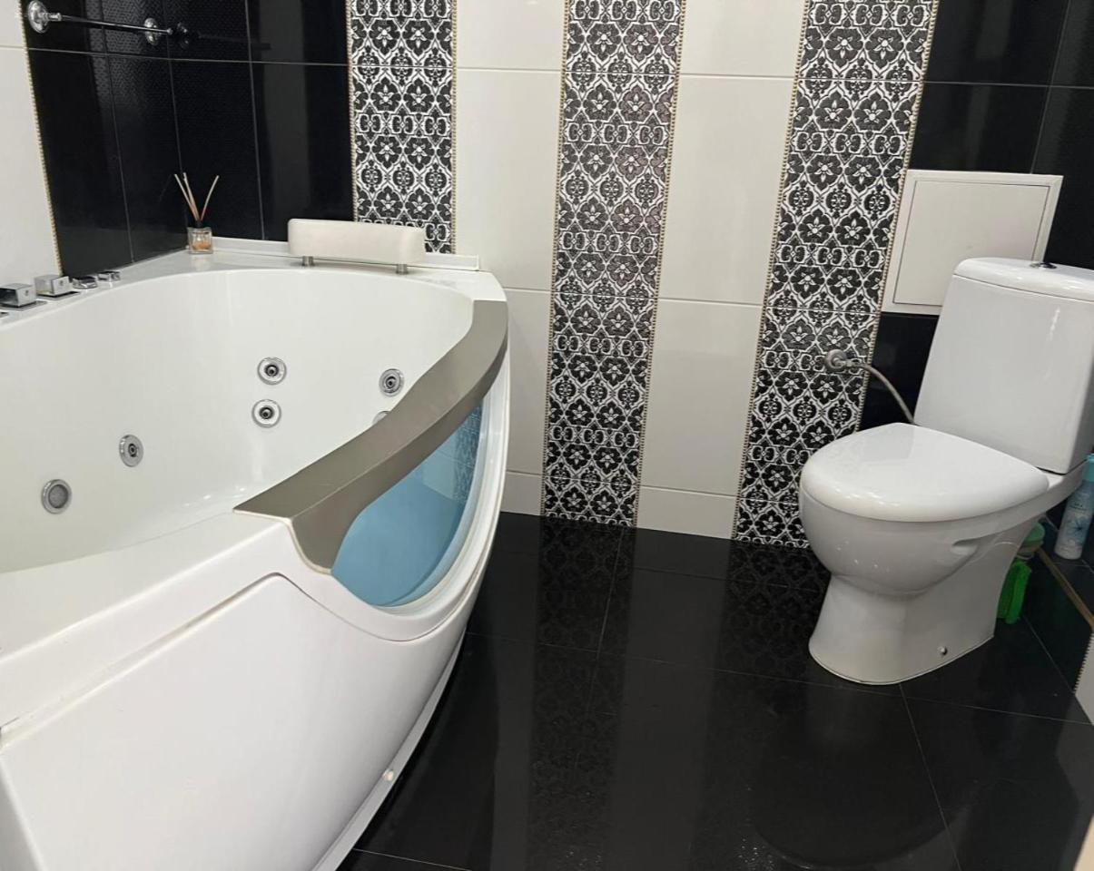 In Center With Jacuzzi Apartment